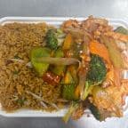 Best Chicken w. Garlic Sauce in Ridgewood, NY